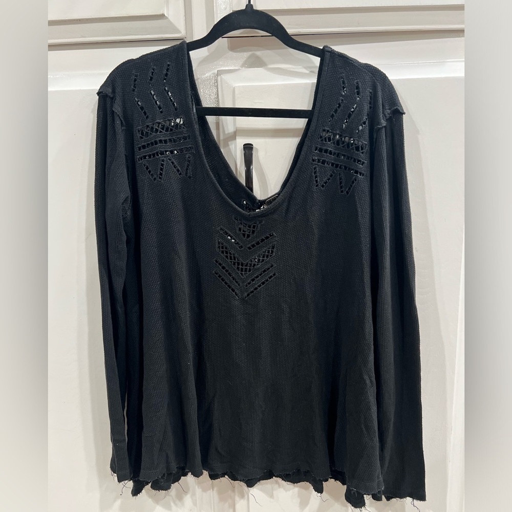 We the free (free people) black frayed hem cut out details long sleeve top